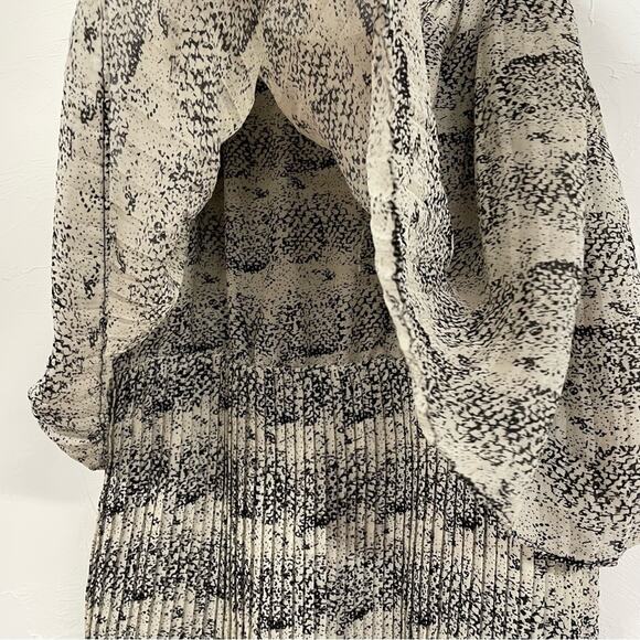 Parker Grey Pleated Tiered Mini Dress XS Spaghetti Straps Snake Print Womens Y2K - Picture 6 of 10